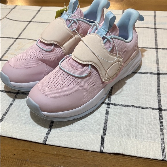 All In Motion Fallon Performance Sneaker - Picture 3 of 4